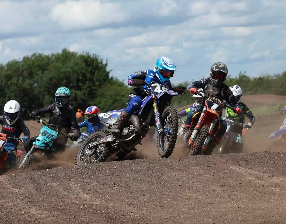 Harley leading the race start